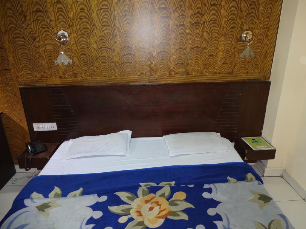 Hotel Elegant International Ню Делхи Екстериор снимка